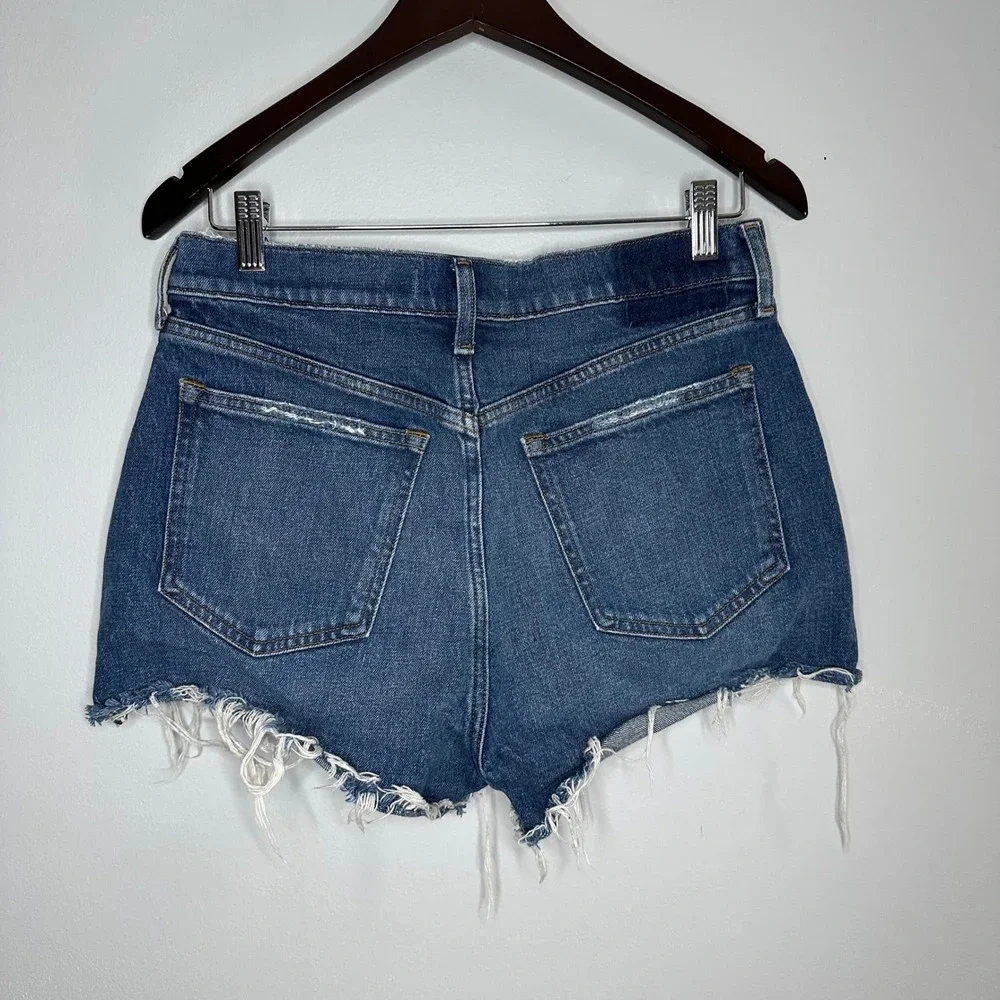 Abercrombie & Fitch The Mom Short Women 29/8 Blue EUC High Rise Distressed Denim